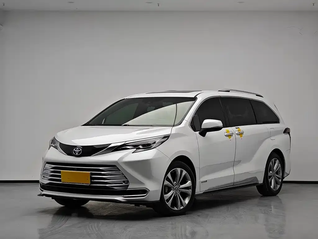Toyota Sienna — фото 1