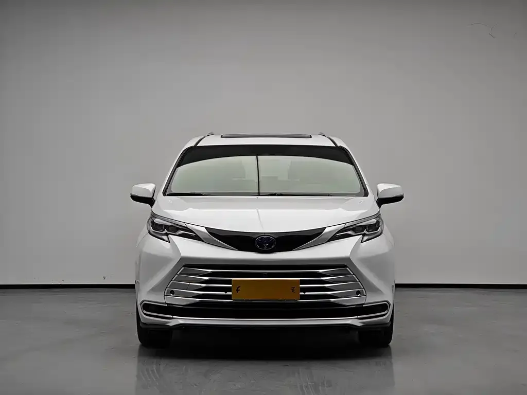 Toyota Sienna — фото 5