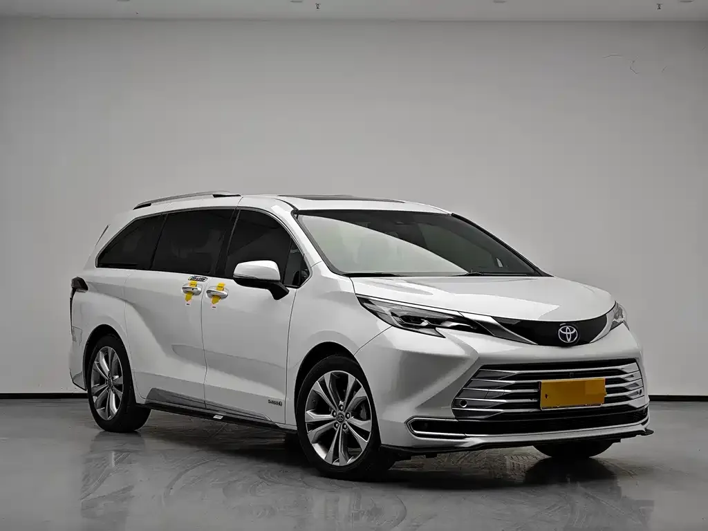 Toyota Sienna — фото 10