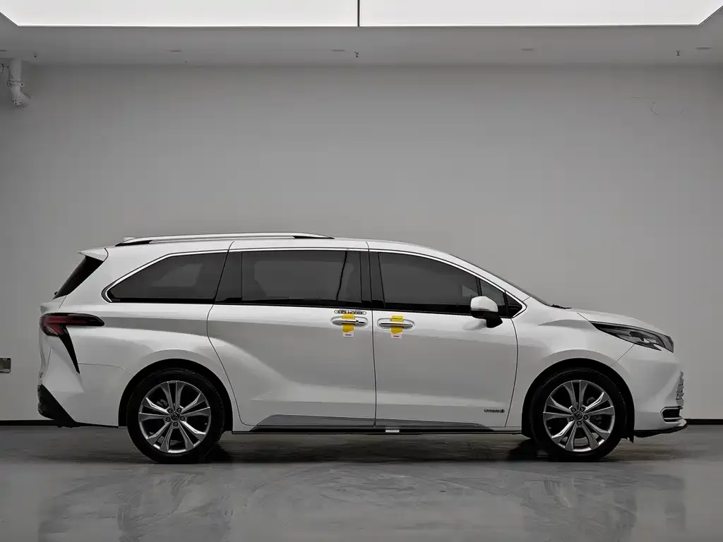 Toyota Sienna — фото 2