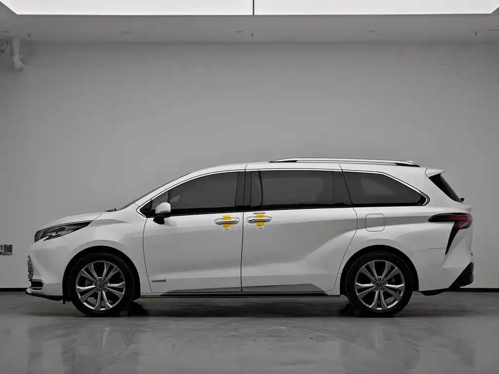 Toyota Sienna — фото 7