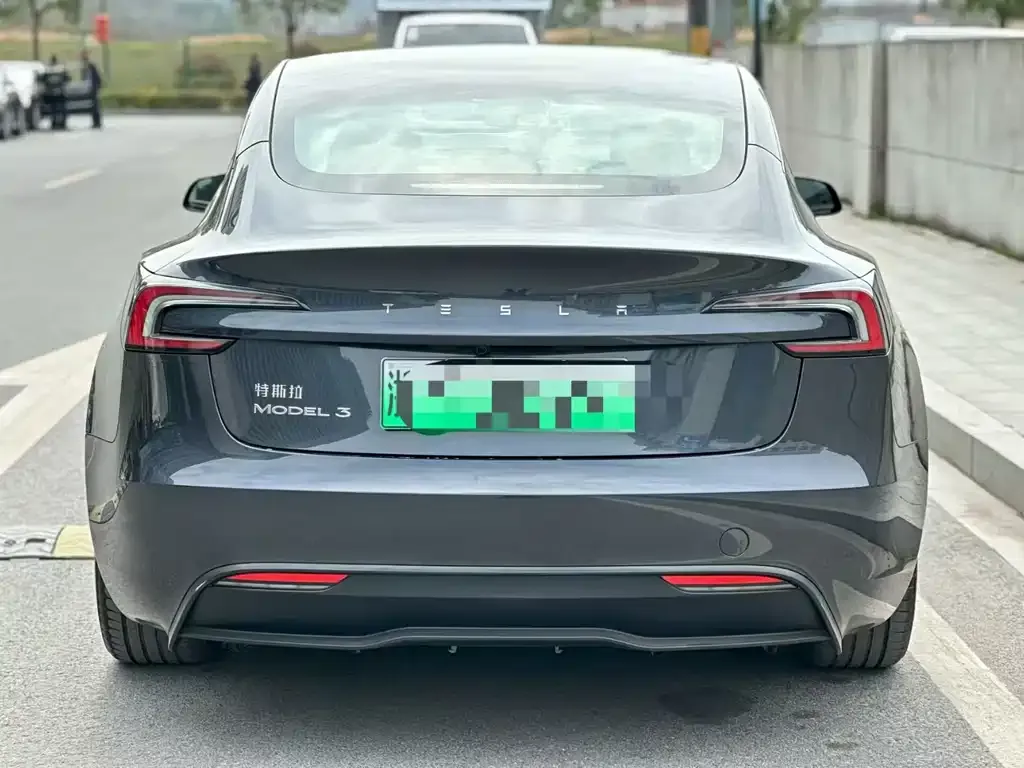 Tesla Model 3 — фото 5