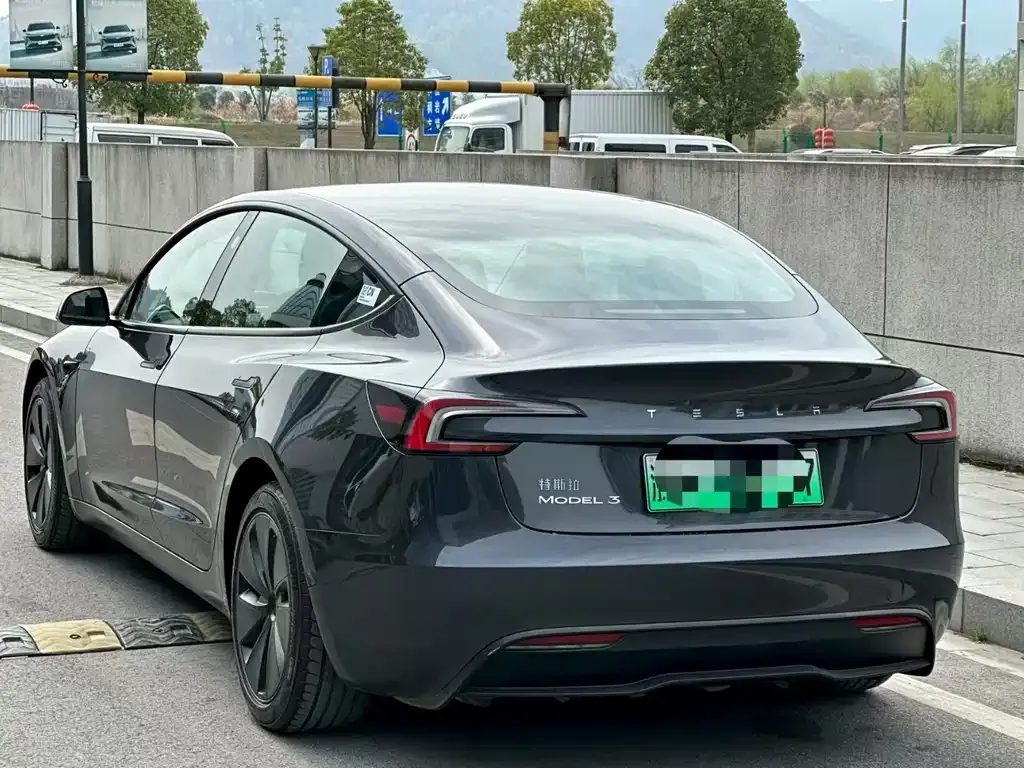 Tesla Model 3 — фото 6