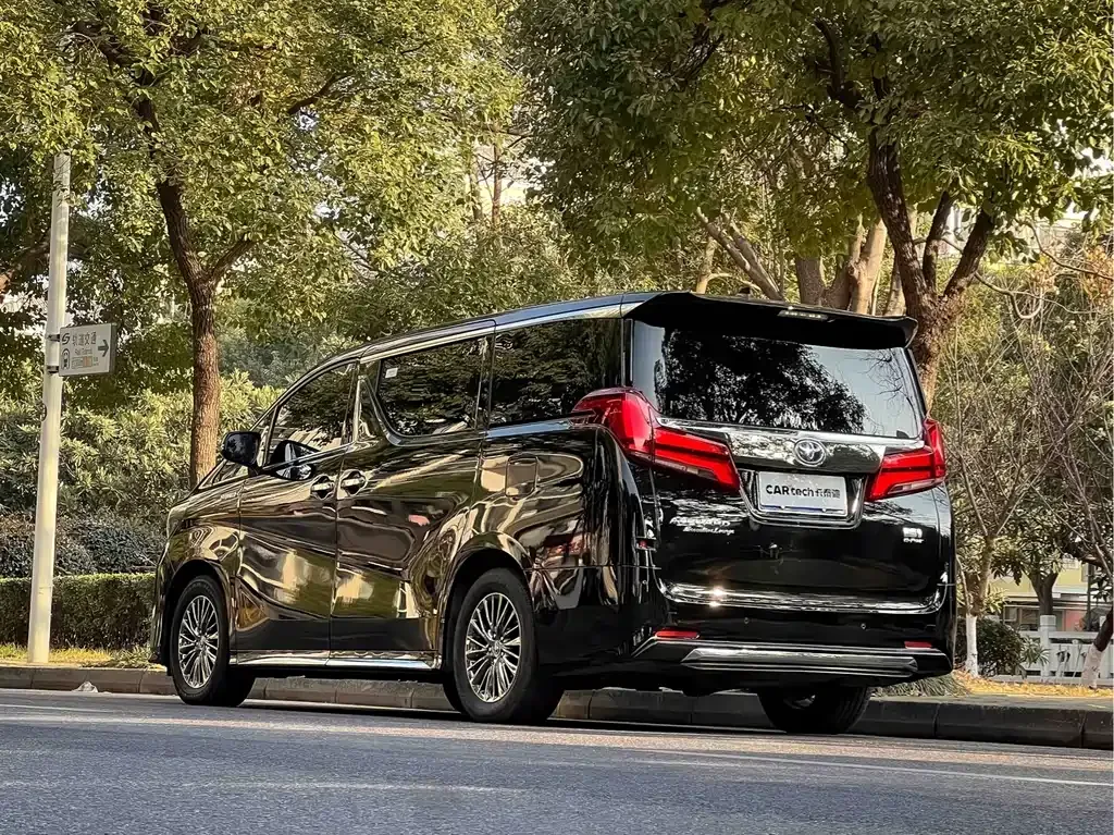 Toyota Alphard — фото 7