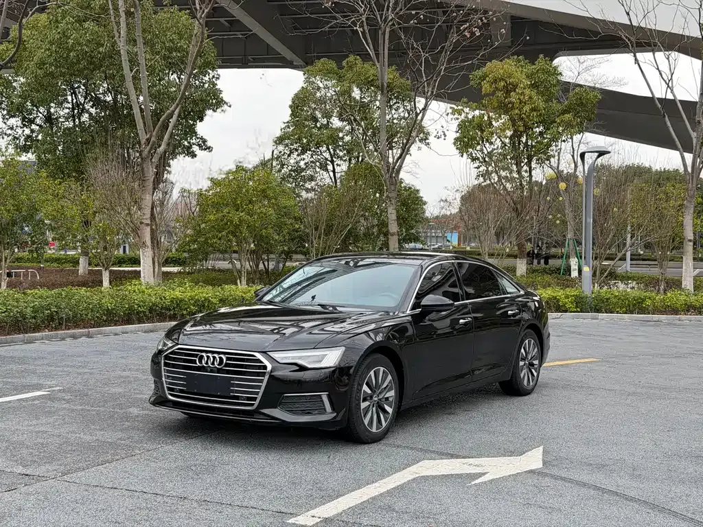 Audi A6L — фото 1