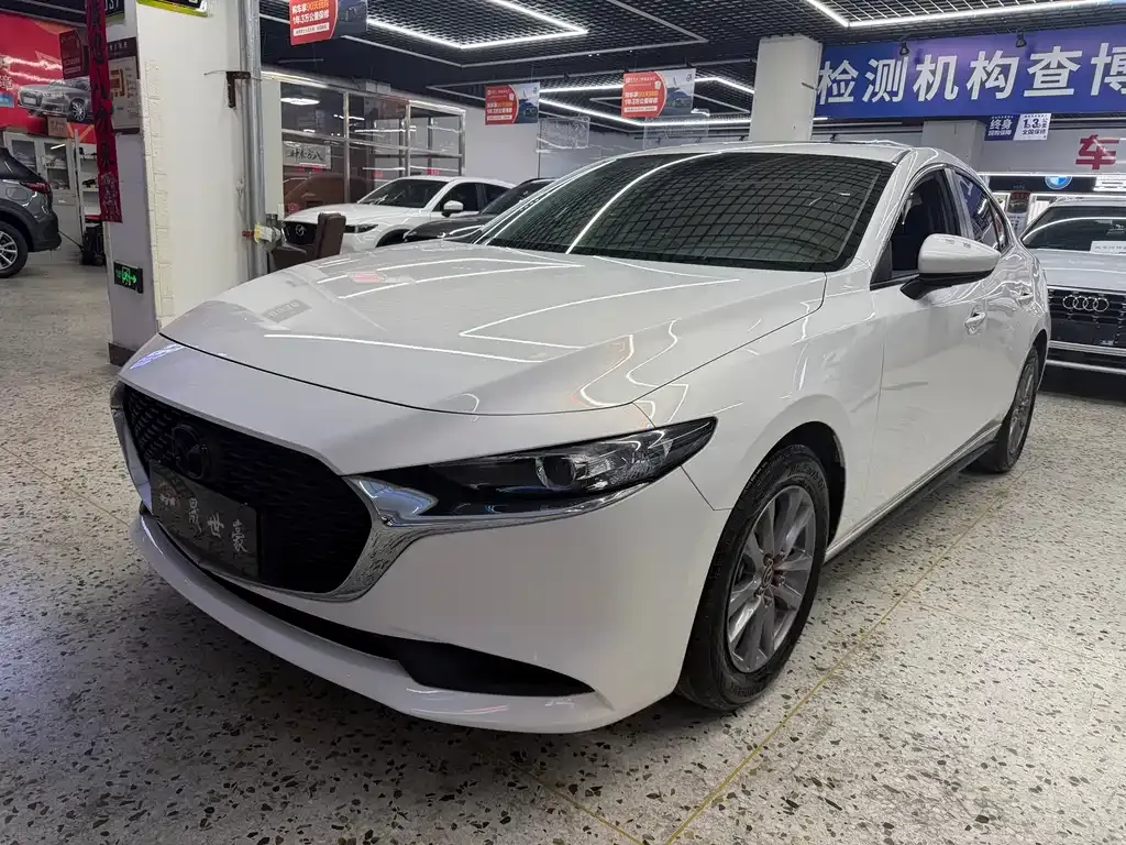 Mazda 3 Axela — фото 1