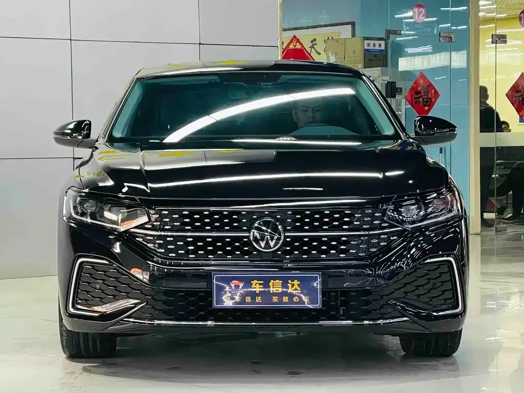 Volkswagen Passat — фото 1