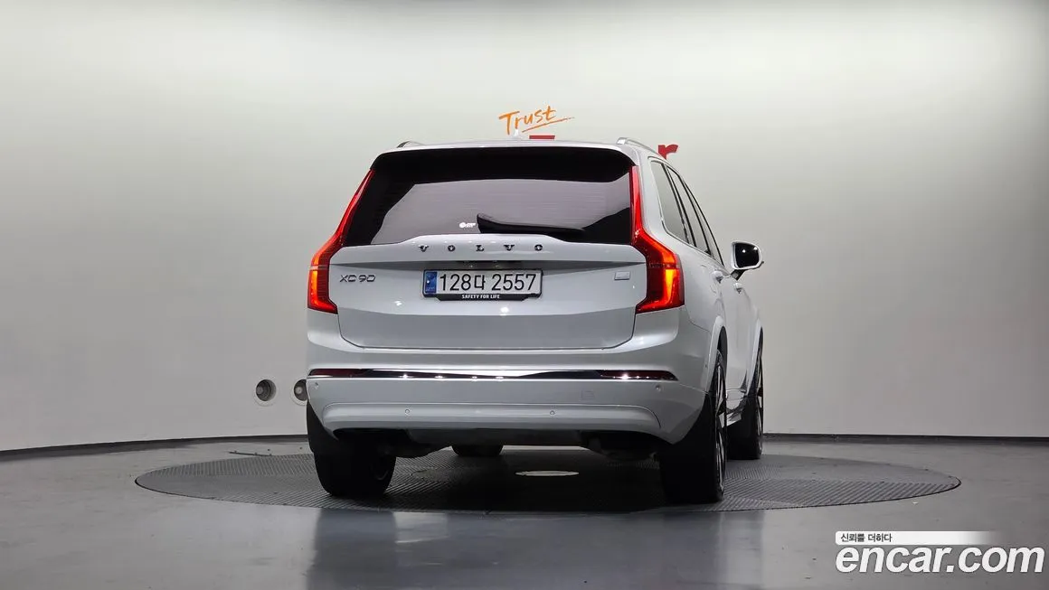 Volvo XC90 — фото 10