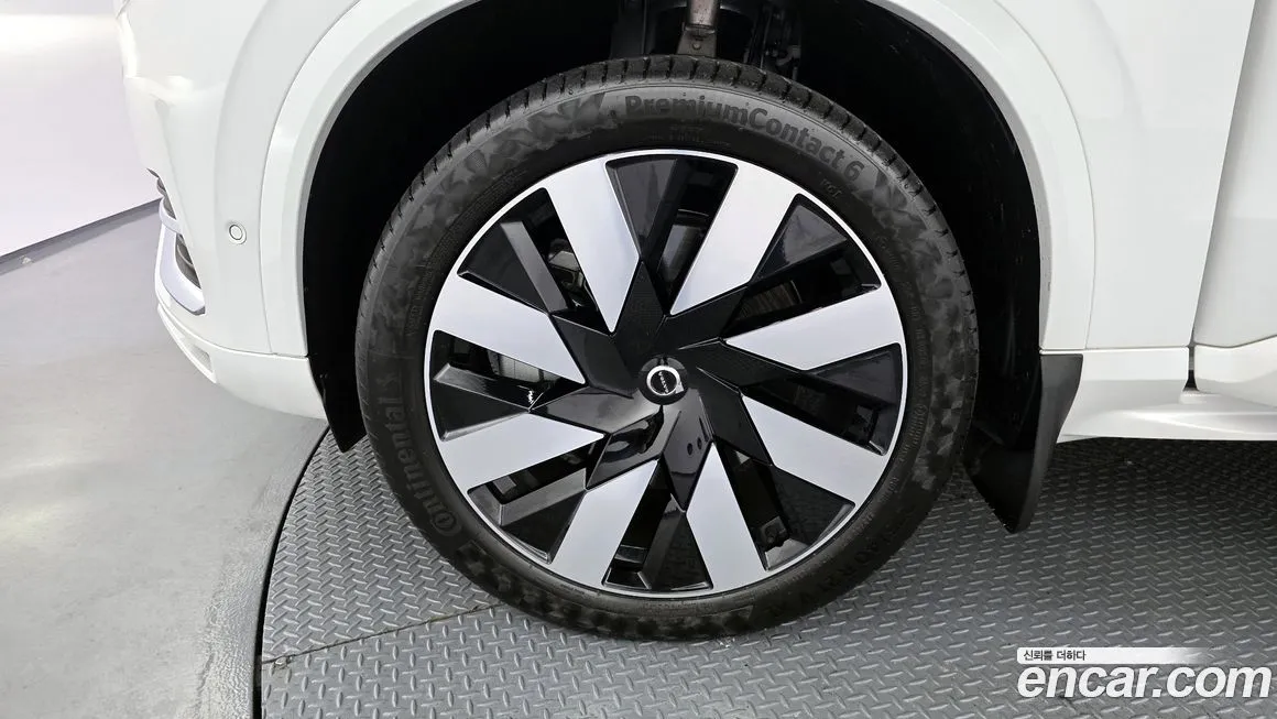Volvo XC90 — фото 9