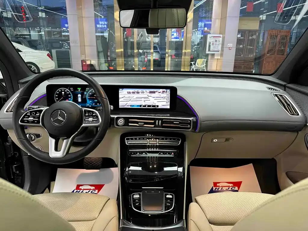 Mercedes-Benz EQC — фото 10