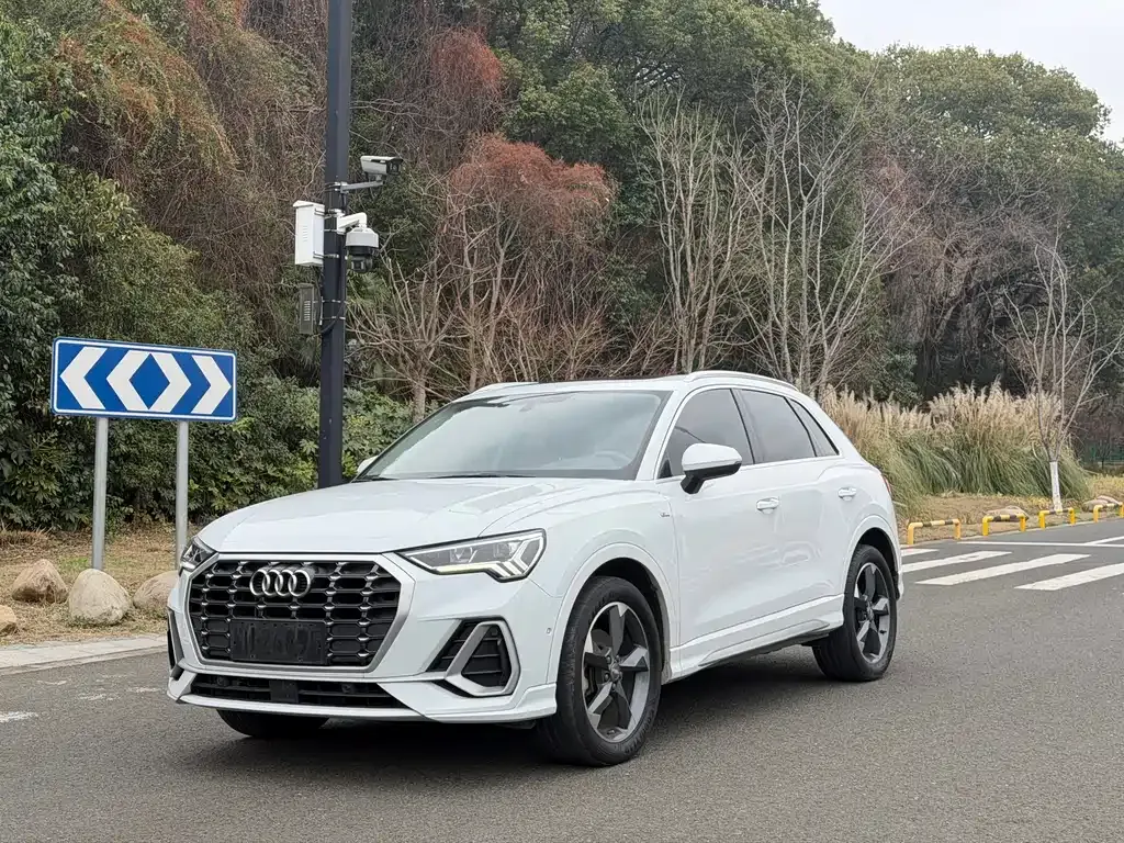 Audi Q3 — фото 1