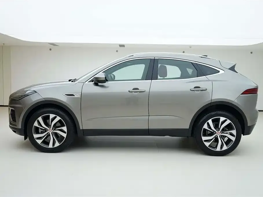 Jaguar E-PACE — фото 10