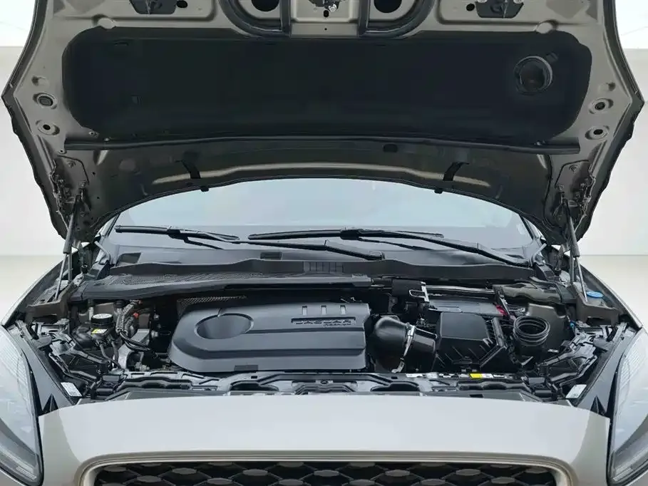 Jaguar E-PACE — фото 9