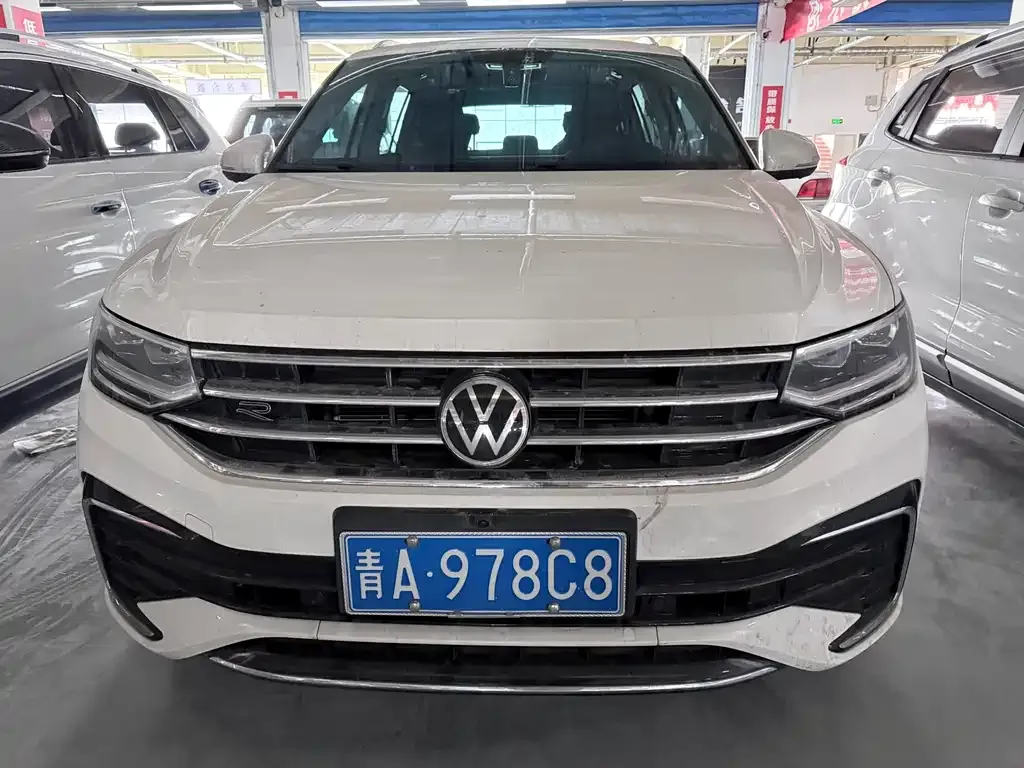 Volkswagen Tiguan L — фото 8