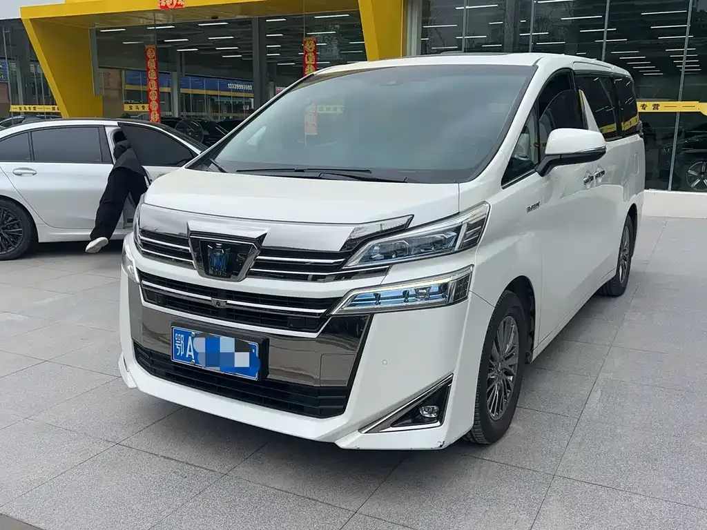 Toyota Vellfire — фото 1