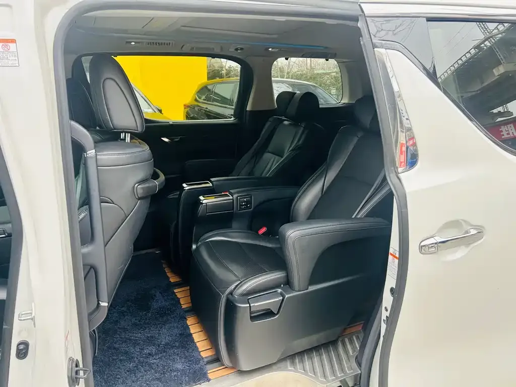 Toyota Vellfire — фото 4