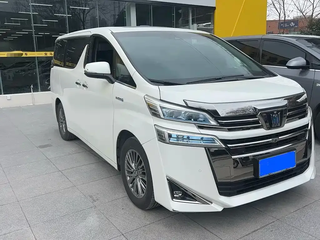 Toyota Vellfire — фото 6