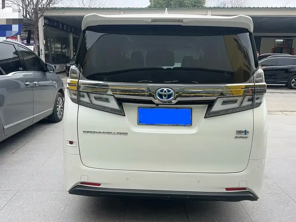 Toyota Vellfire — фото 2