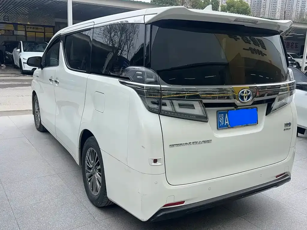Toyota Vellfire — фото 9