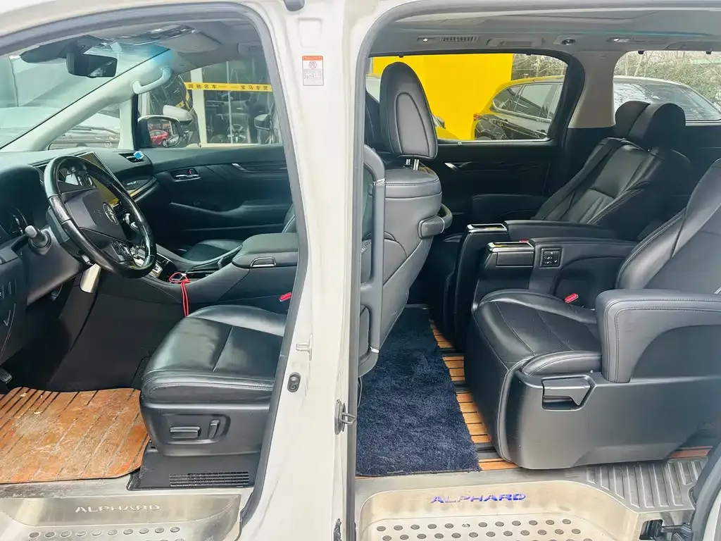 Toyota Vellfire — фото 8