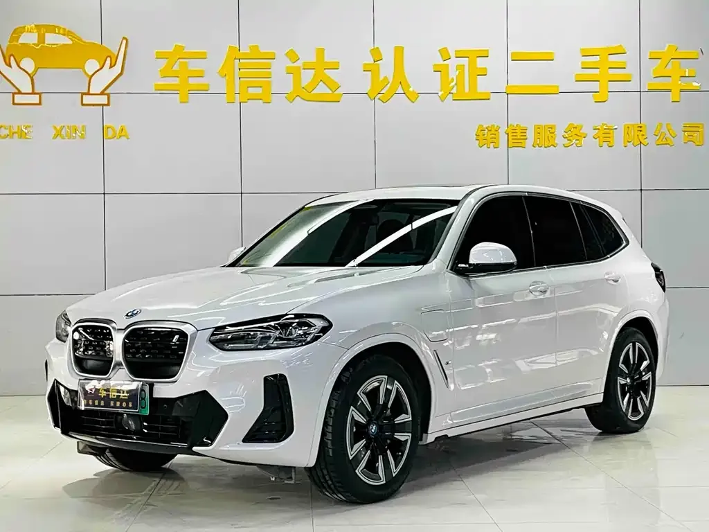 BMW iX3 — фото 1