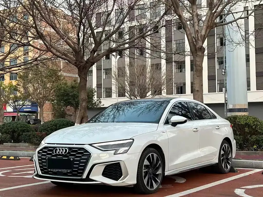 Audi A3 — фото 1
