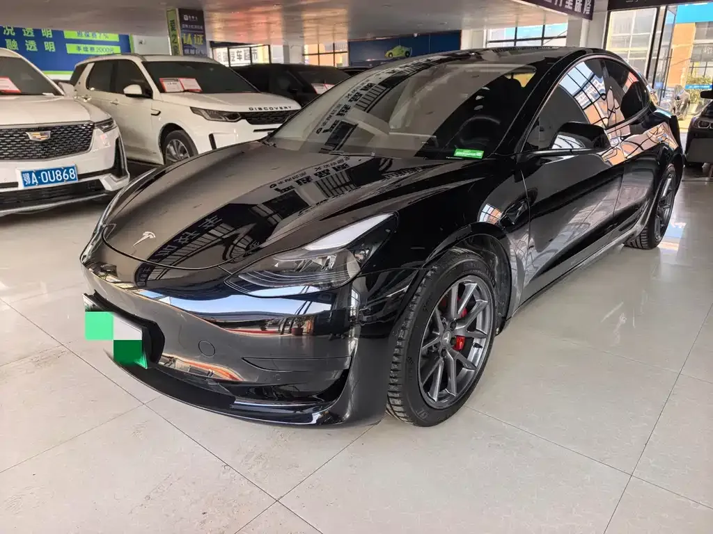 Tesla Model 3 — фото 1