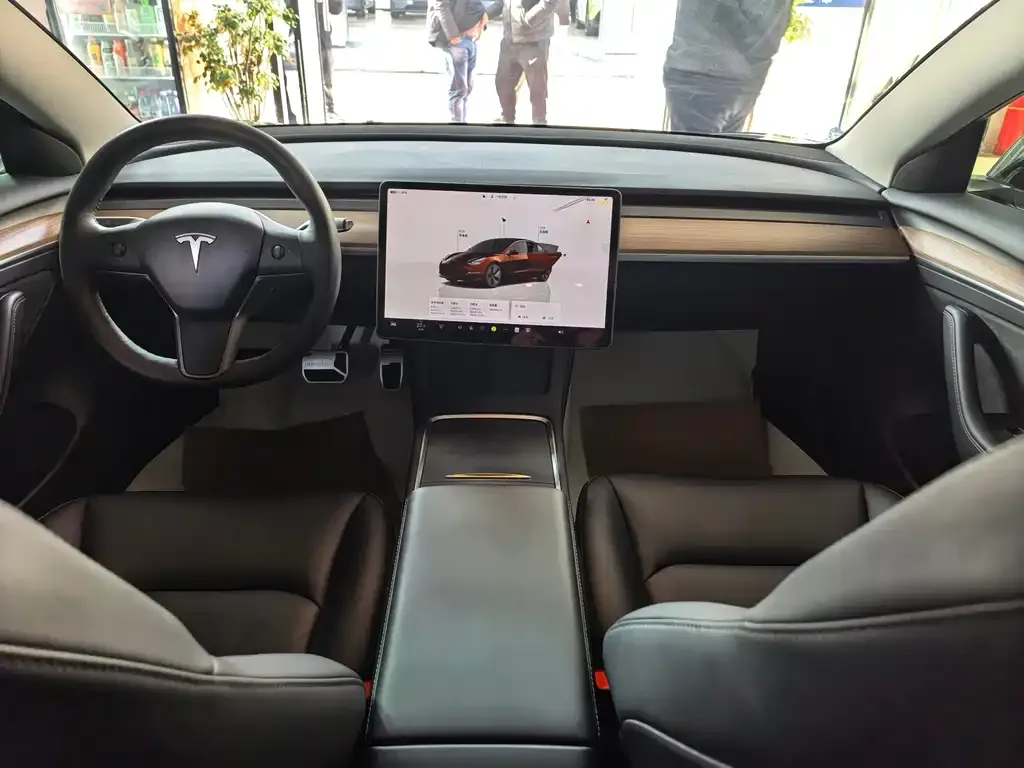 Tesla Model 3 — фото 5