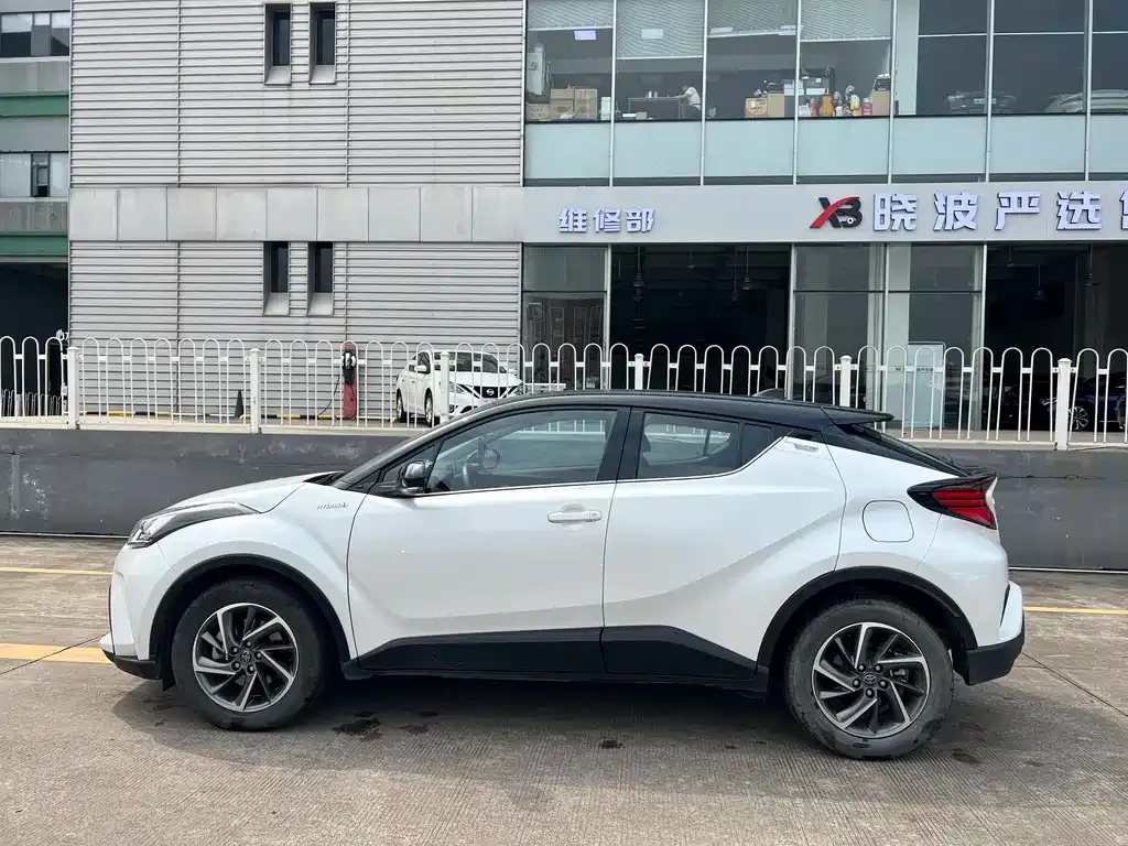 Toyota C-HR — фото 9