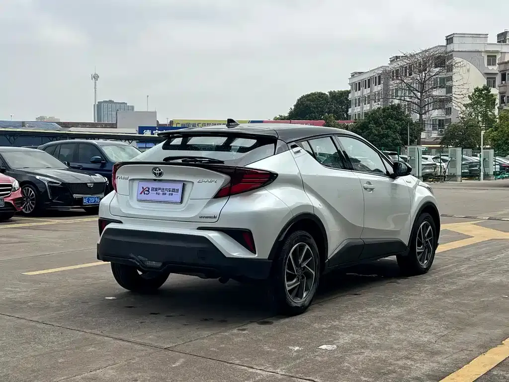 Toyota C-HR — фото 4