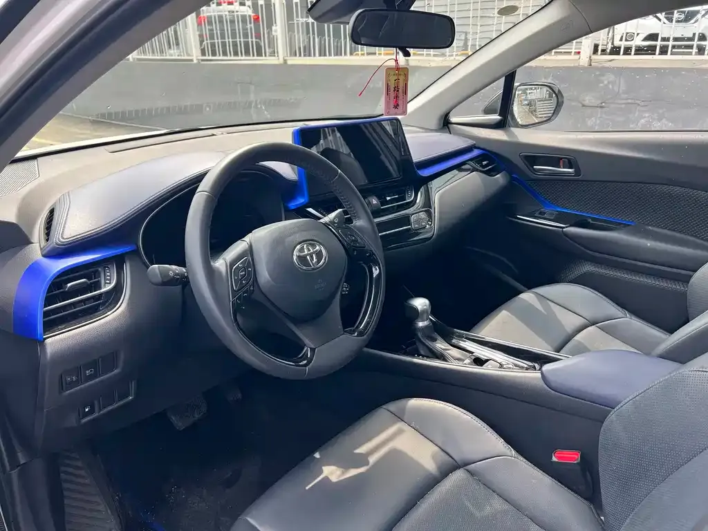 Toyota C-HR — фото 10