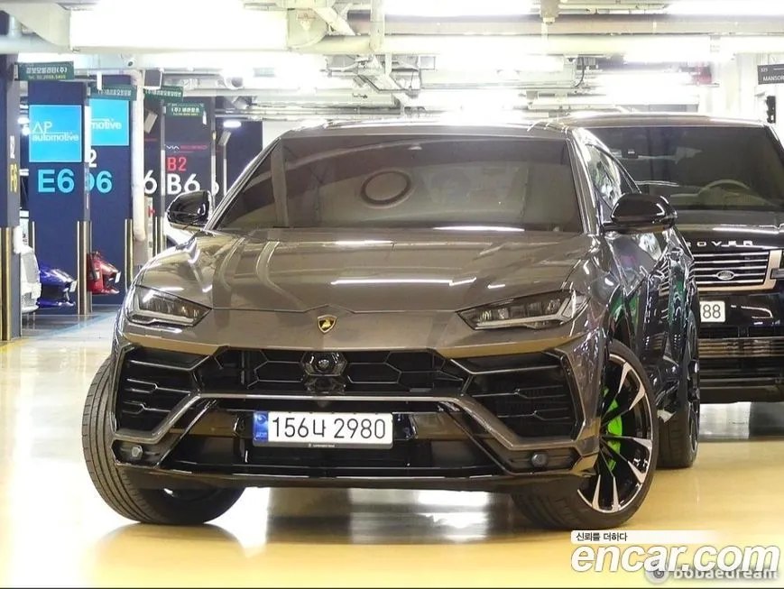 Lamborghini Urus — фото 1