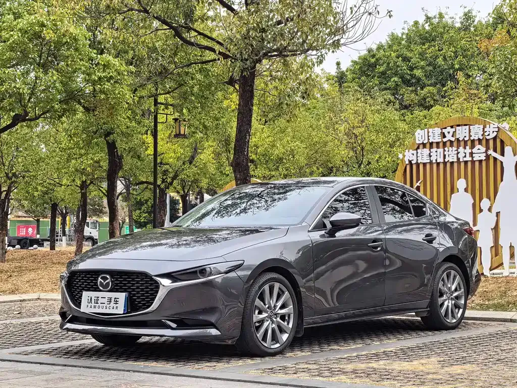 Mazda 3 Axela — фото 1