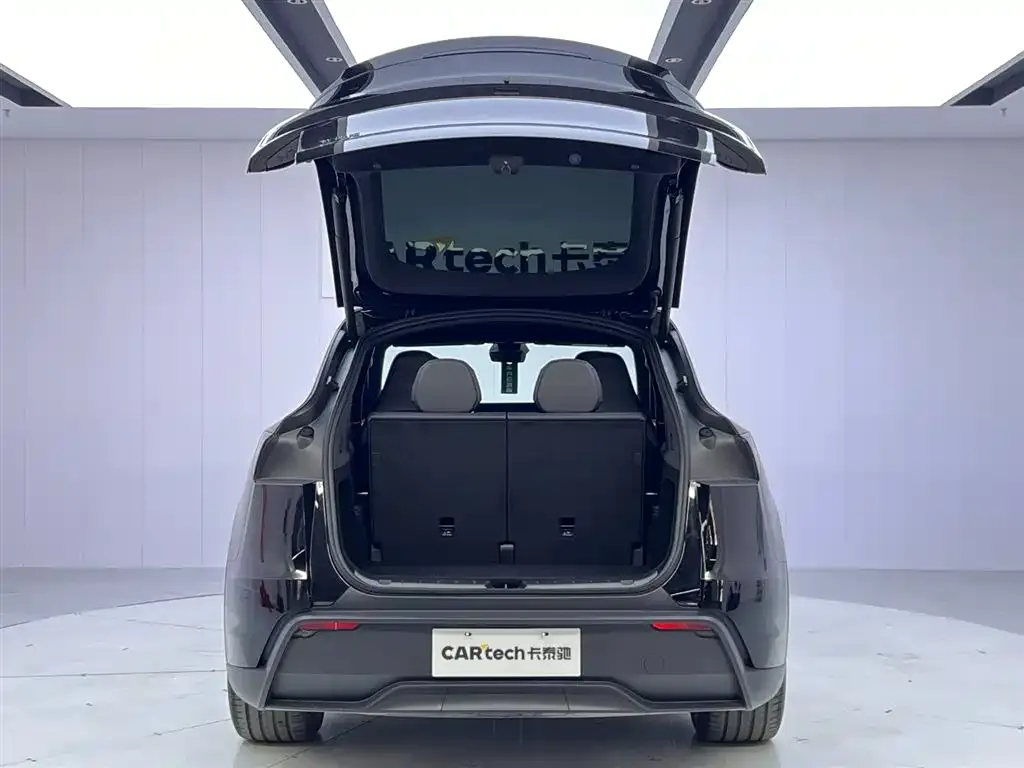 Tesla Model Y L — фото 2