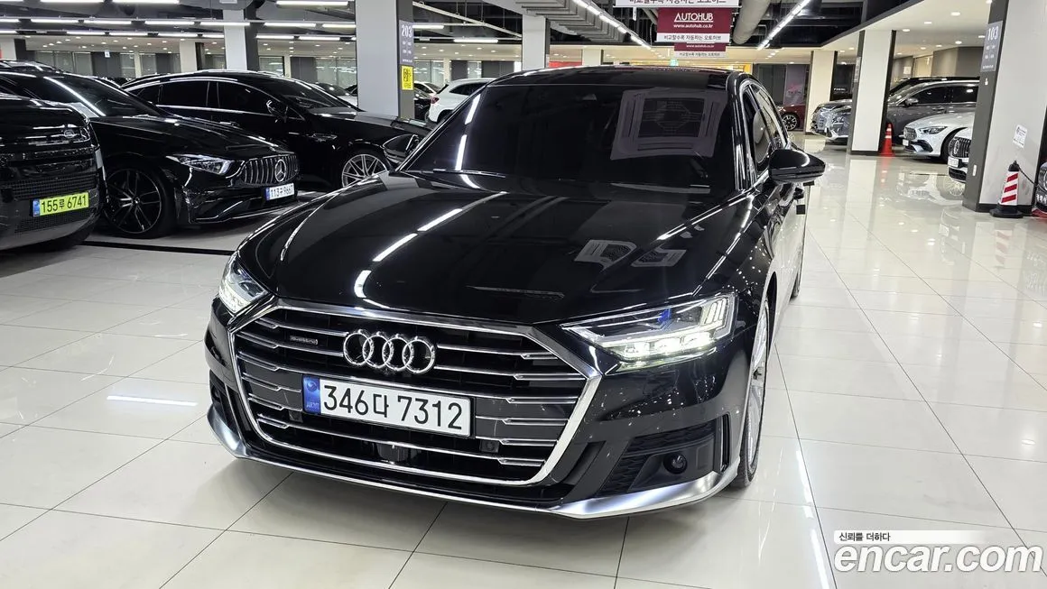 Audi A8 — фото 1