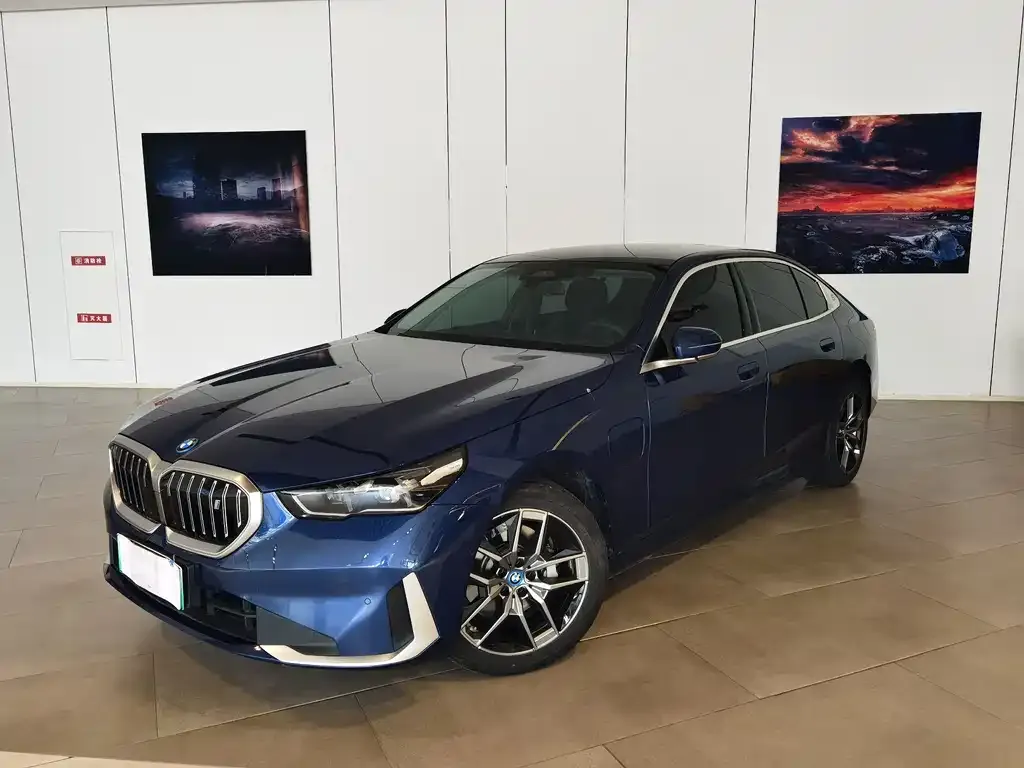 BMW i5 — фото 1