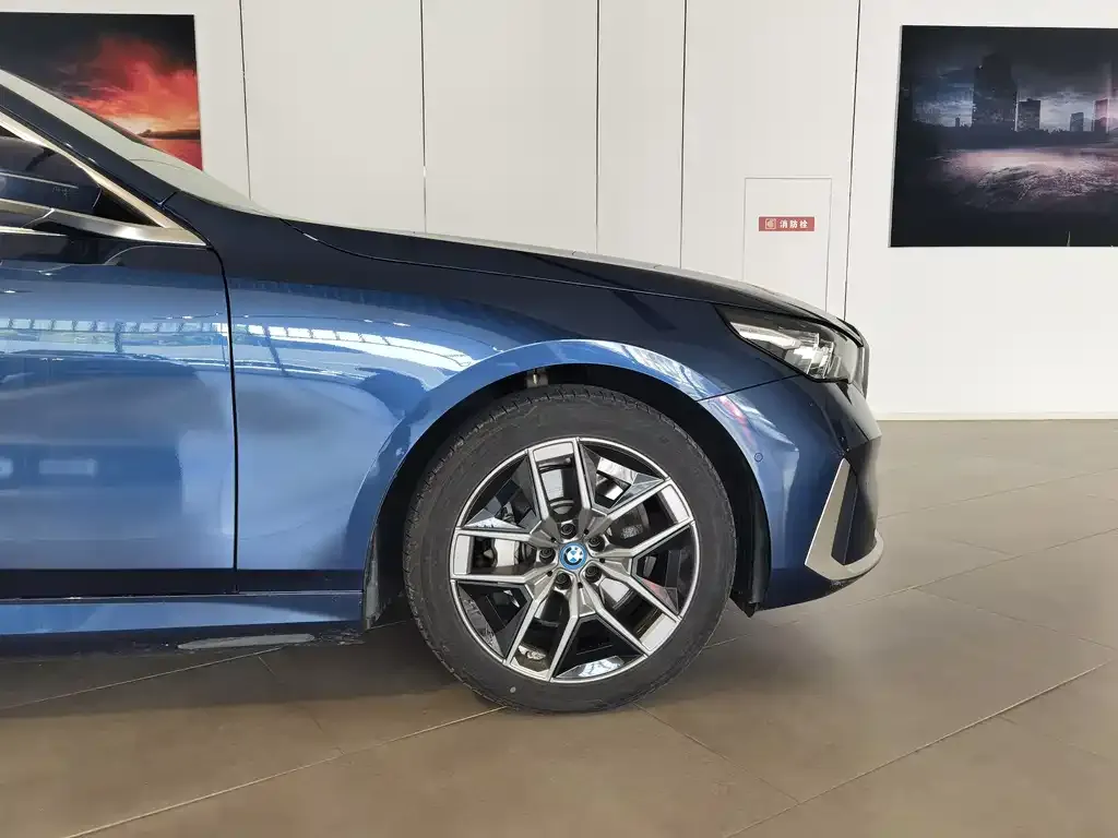 BMW i5 — фото 3