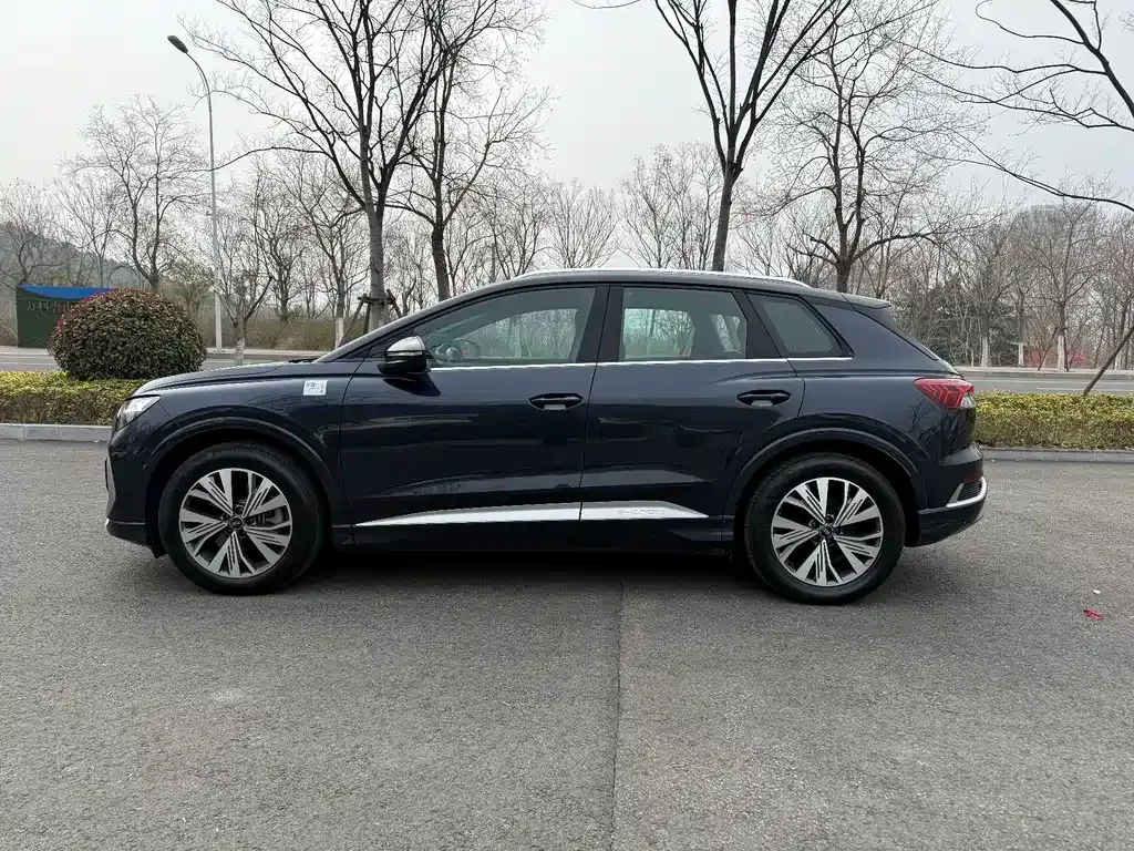 Audi Q4 e-tron — фото 9