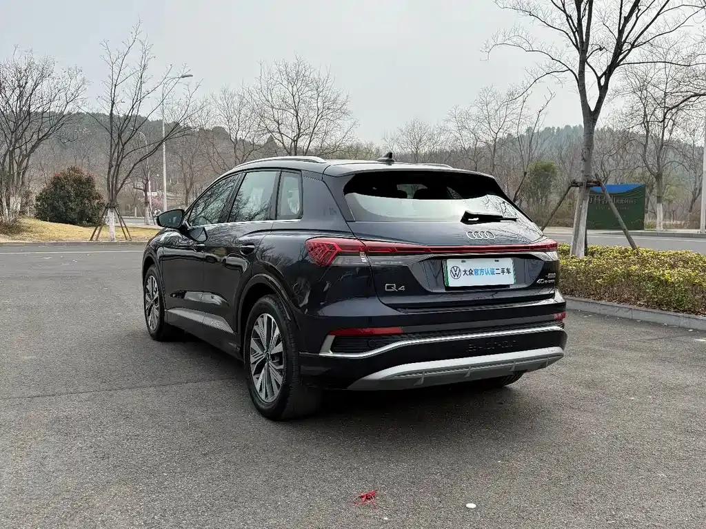 Audi Q4 e-tron — фото 10
