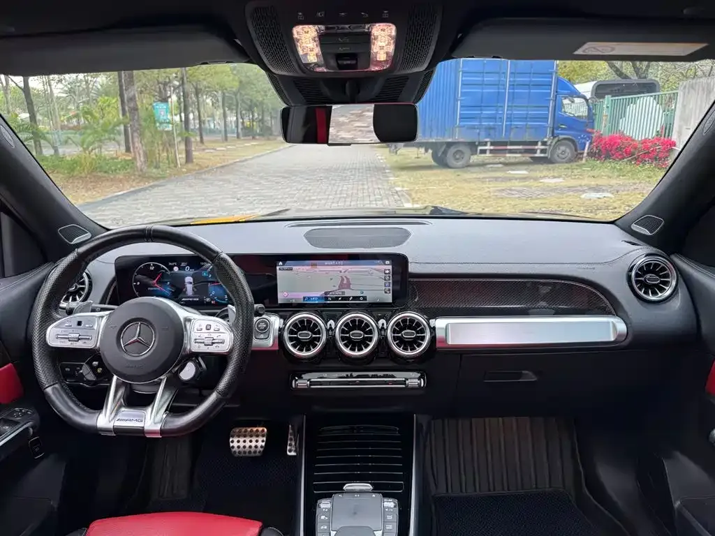 Mercedes-Benz GLB AMG — фото 8