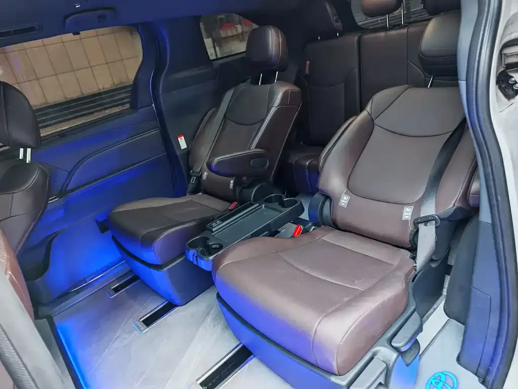 Toyota Granvia — фото 3