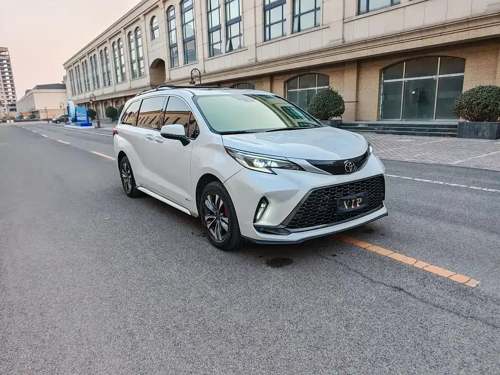 Toyota Granvia — фото 7