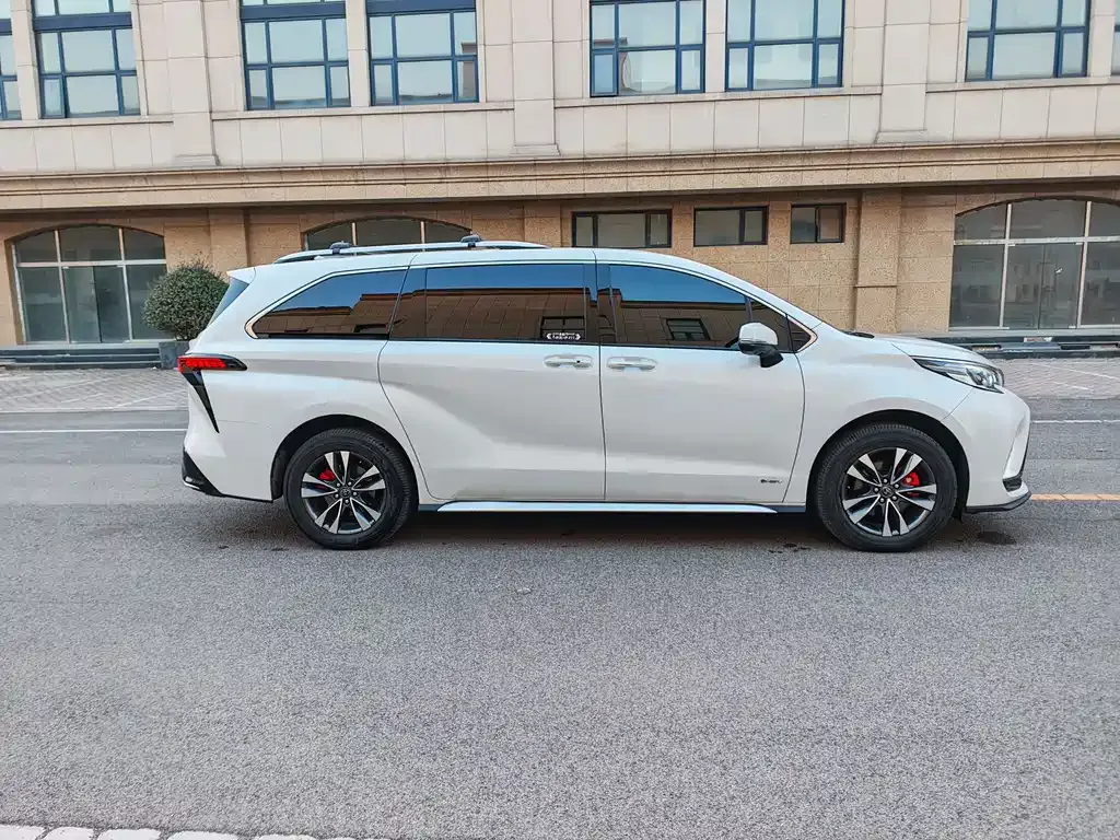 Toyota Granvia — фото 10