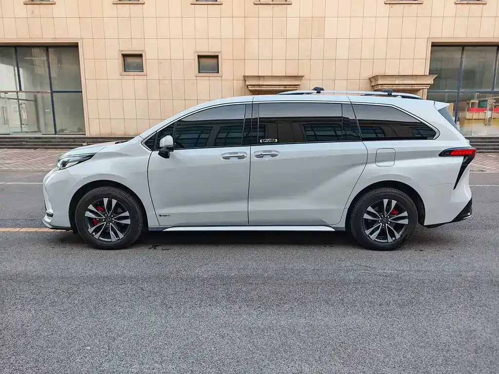 Toyota Granvia — фото 8