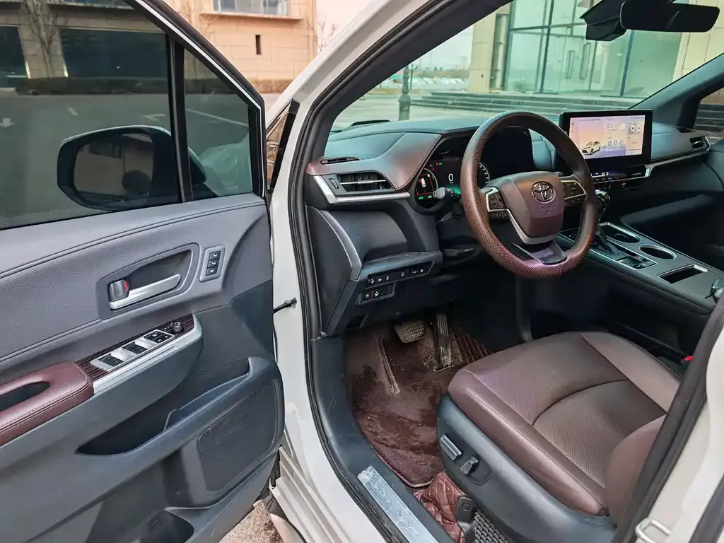 Toyota Granvia — фото 9