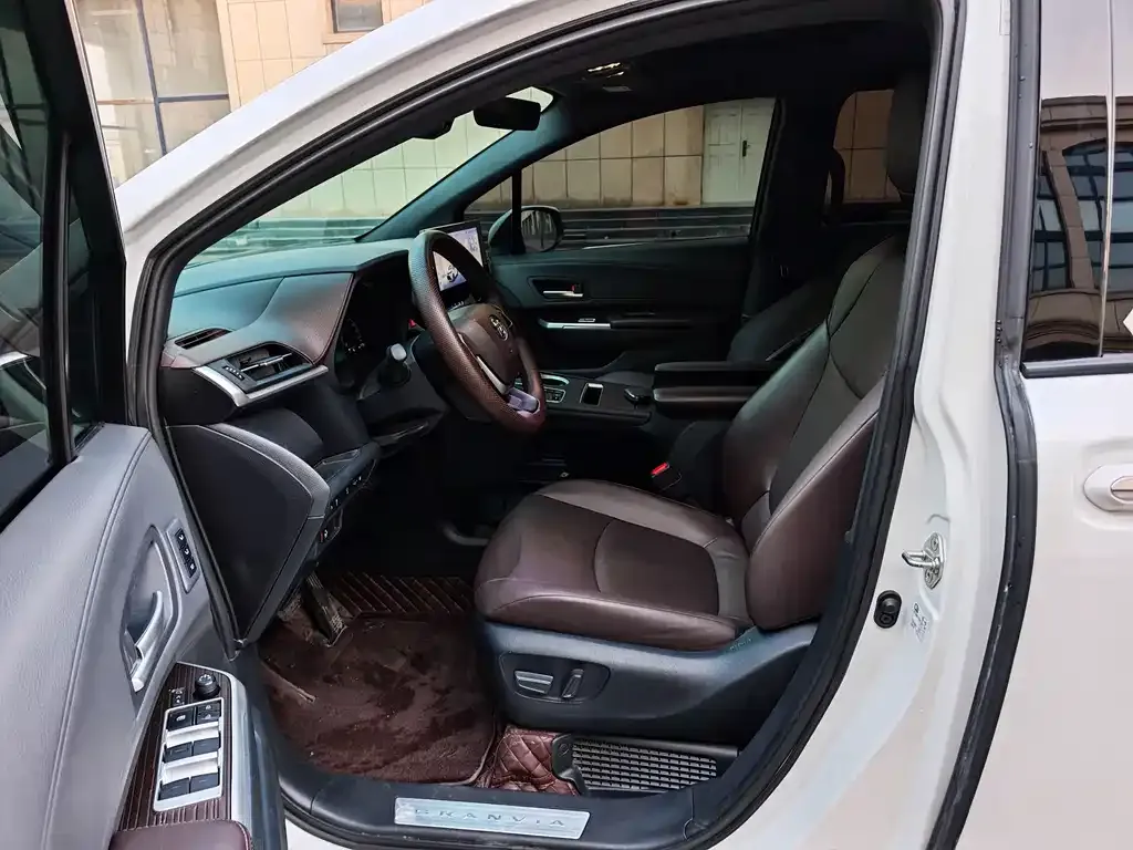 Toyota Granvia — фото 4