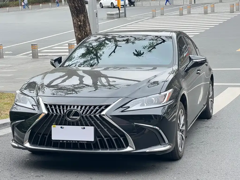 Lexus ES — фото 1