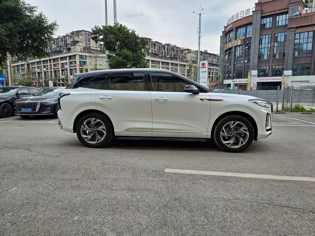 Hongqi HS3 — фото 3