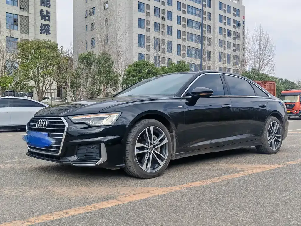 Audi A6L — фото 1