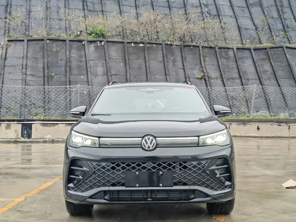Volkswagen Tiguan L — фото 5